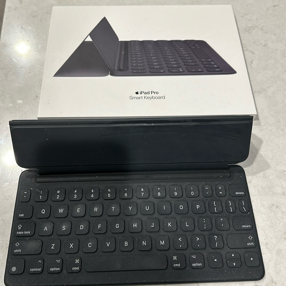 Apple iPad Pro Smart Keyboard Folio - Black